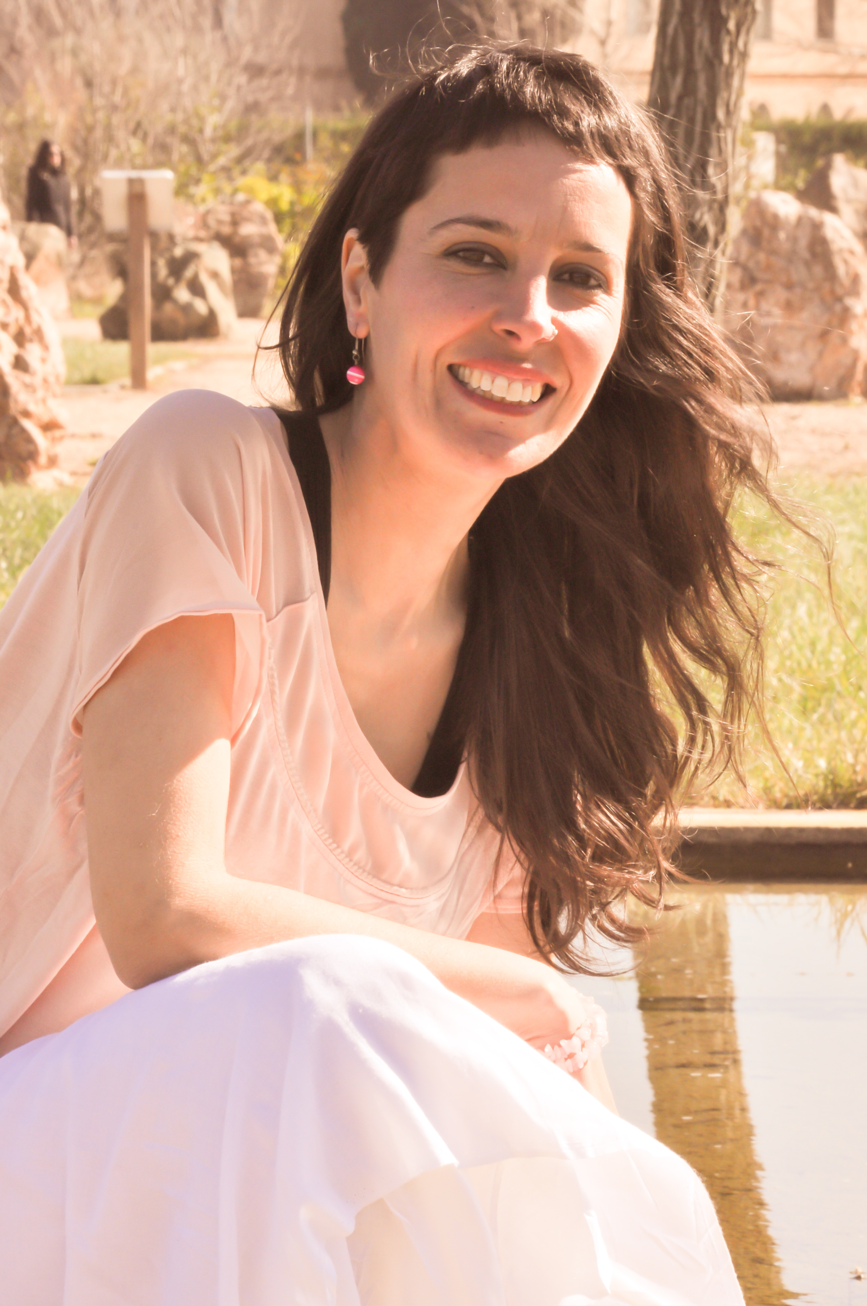 foto vane sonriendo editada la luz